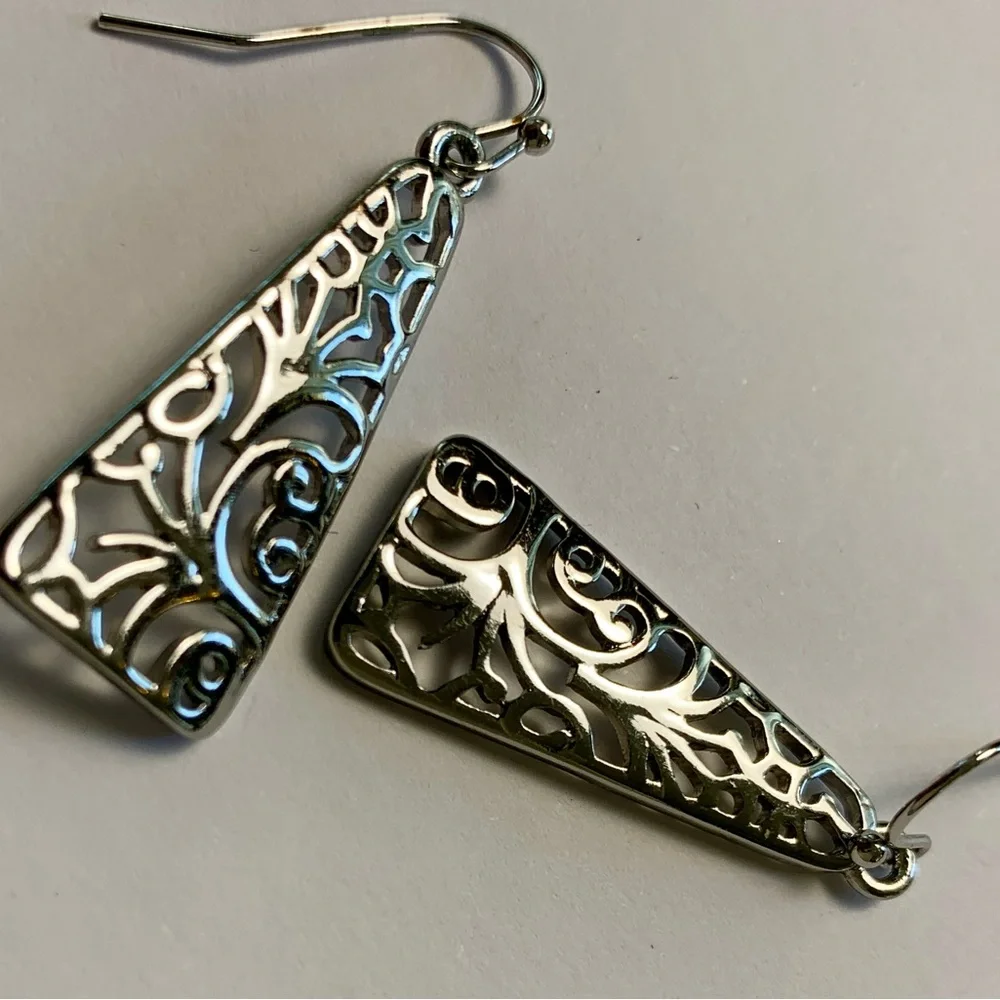 Lia Sophia earrings Silver dangle cut out style - Picture 4 of 9